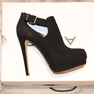 Booties with high heel